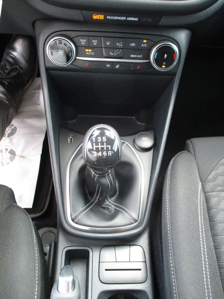 Ford Fiesta Titanium 5trg / Winterpaket/ Klimaauto — photo 12
