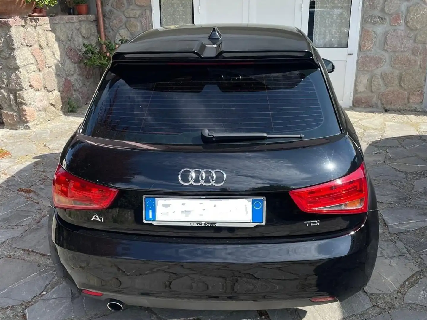 Audi A1 A1 I 2010 3p 1.6 tdi Ambition 90cv crna - 2