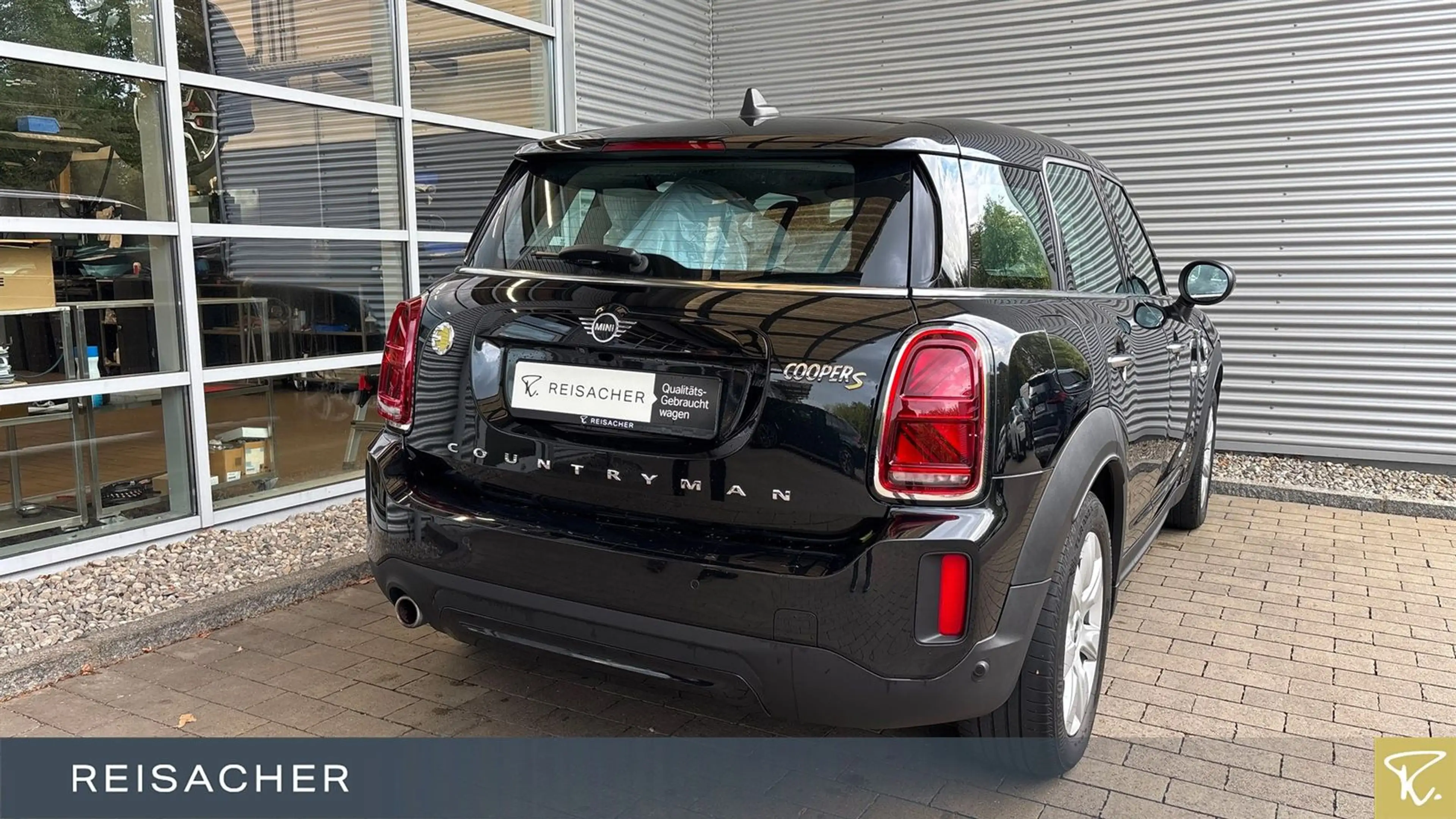 MINI Cooper SE Countryman Cooper SE ALL 4 Countryman A Essential-Trim Navi — photo 2