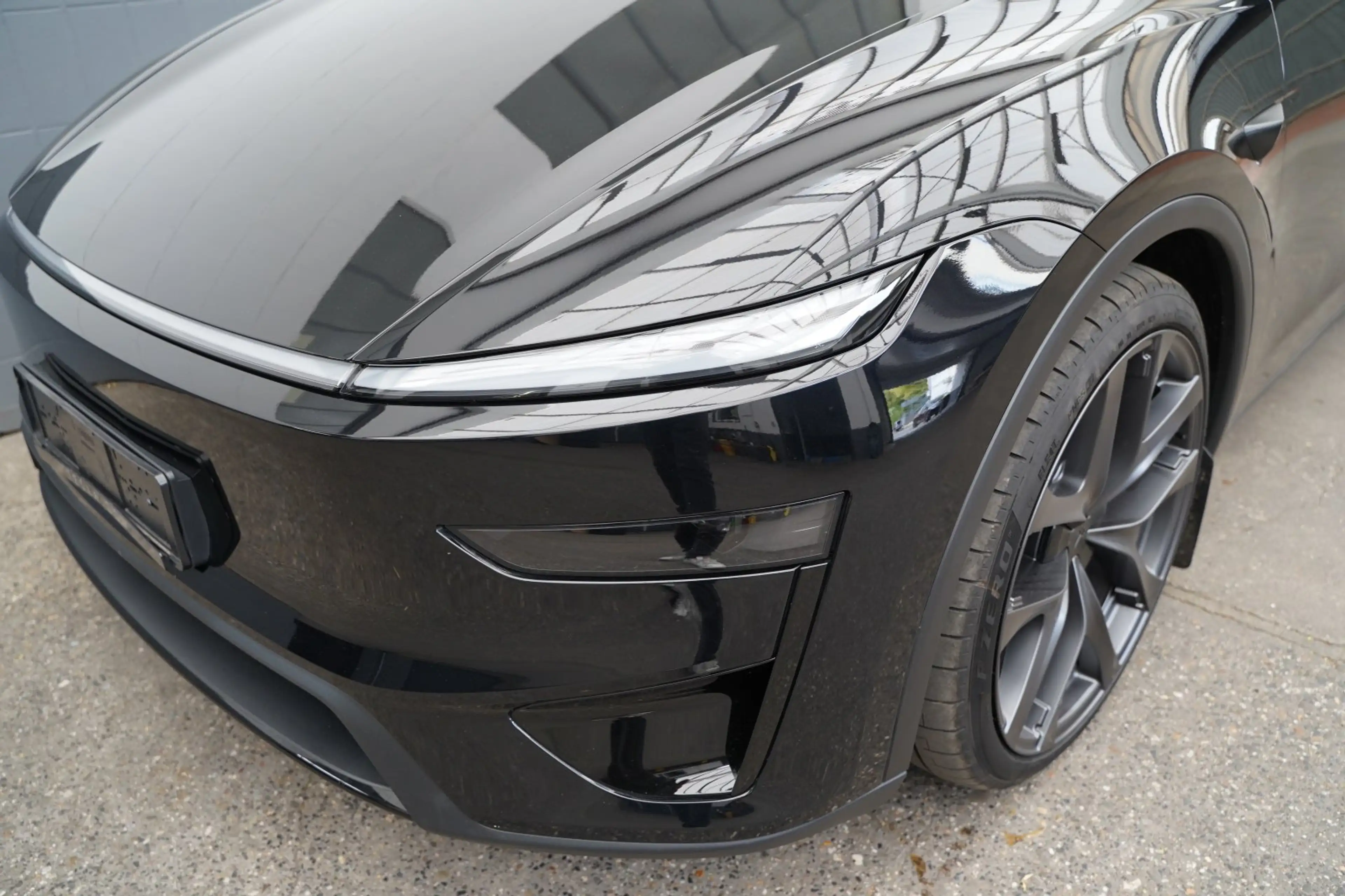 Tesla Model Y Performance Juniper *innen weiß* — photo 18