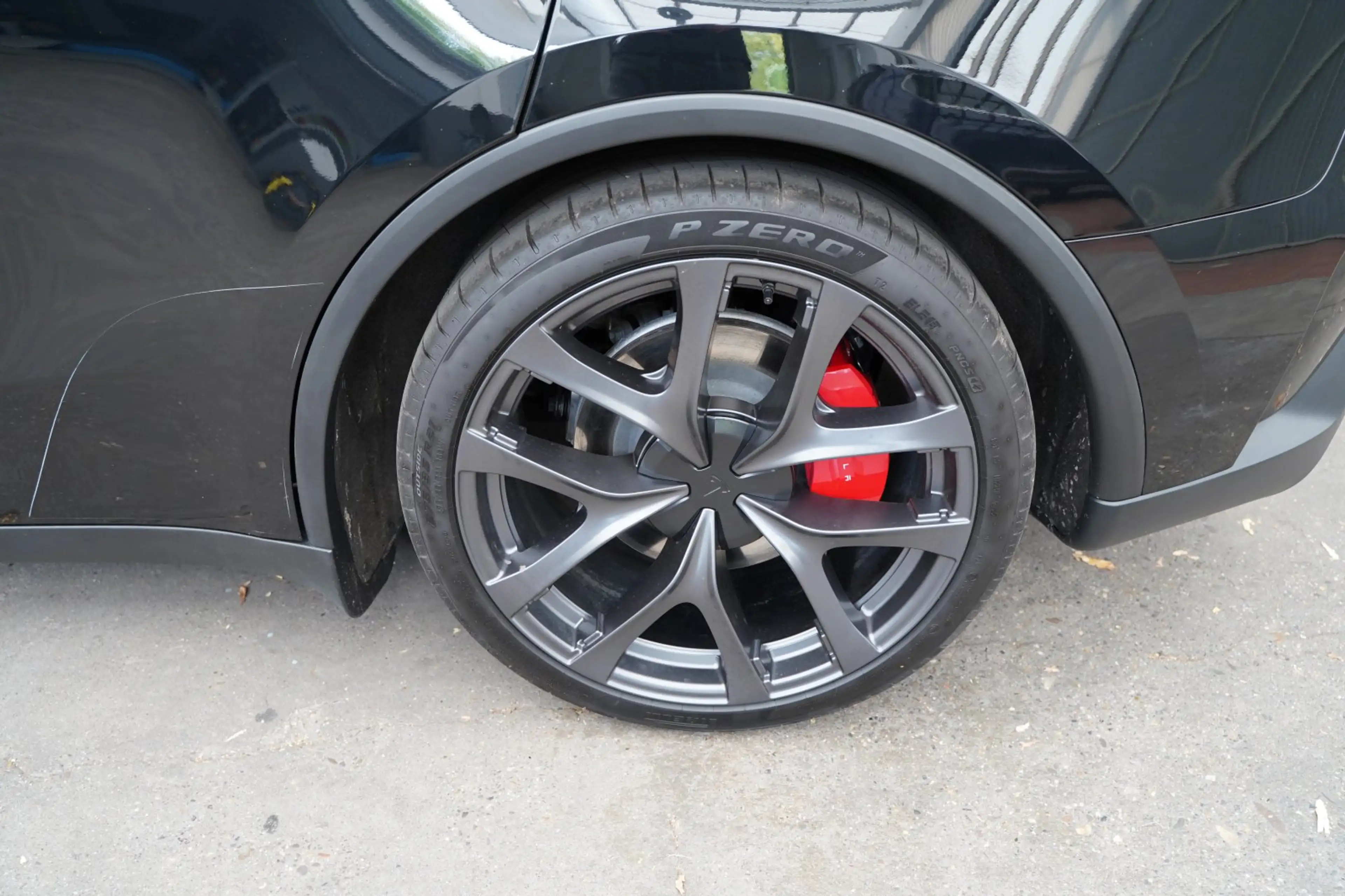 Tesla Model Y Performance Juniper *innen weiß* — photo 16