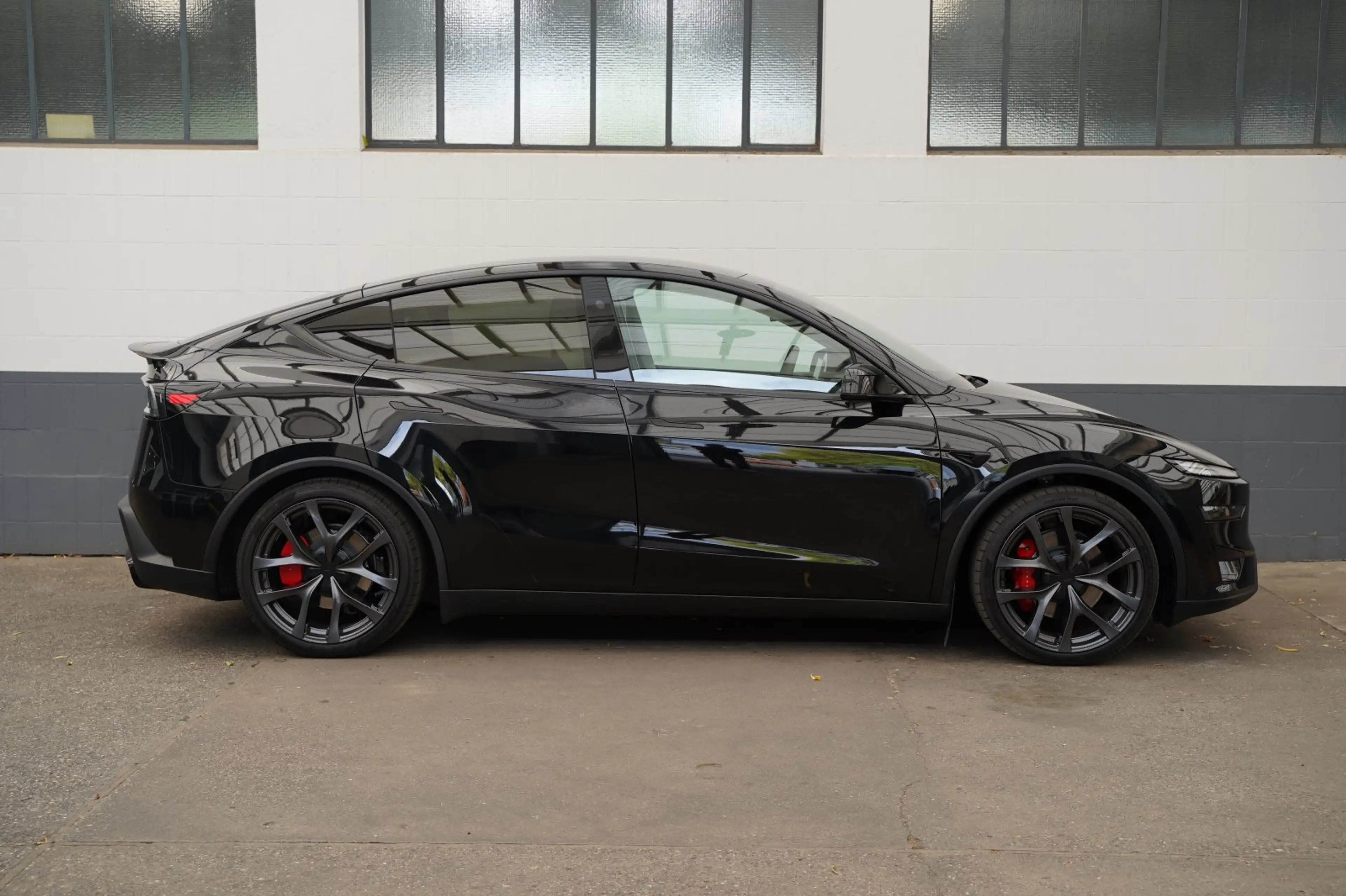 Tesla Model Y Performance Juniper *innen weiß* — photo 25
