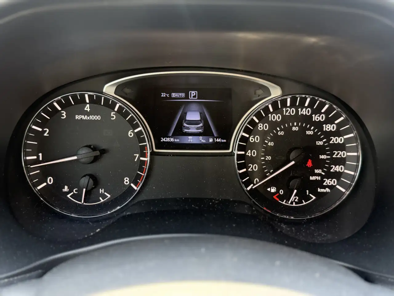 Nissan Pathfinder снимка Nissan Pathfinder