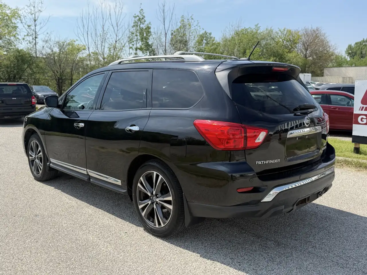 Nissan Pathfinder снимка Nissan Pathfinder