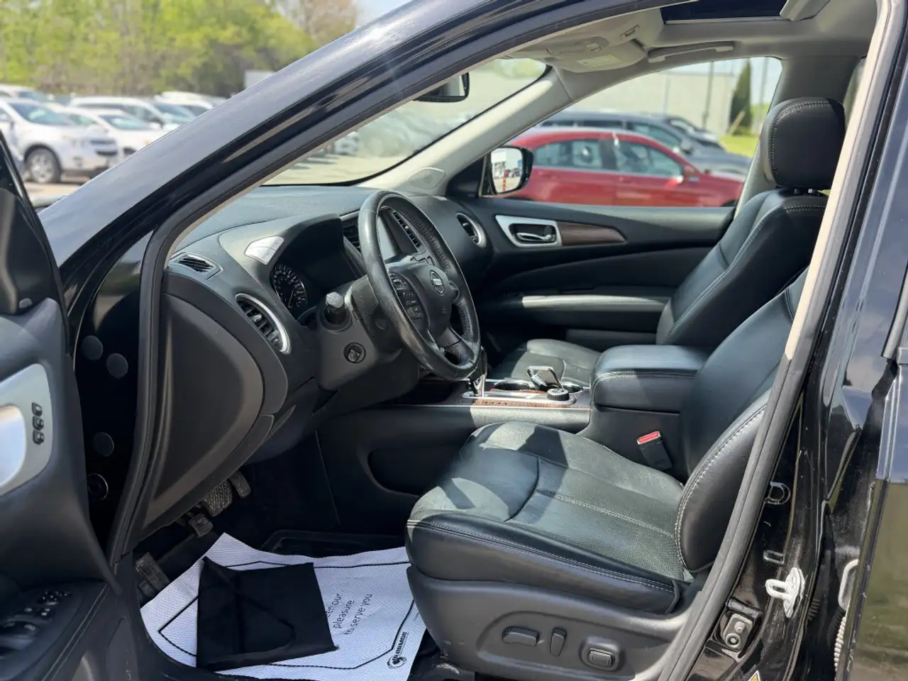 Nissan Pathfinder снимка Nissan Pathfinder