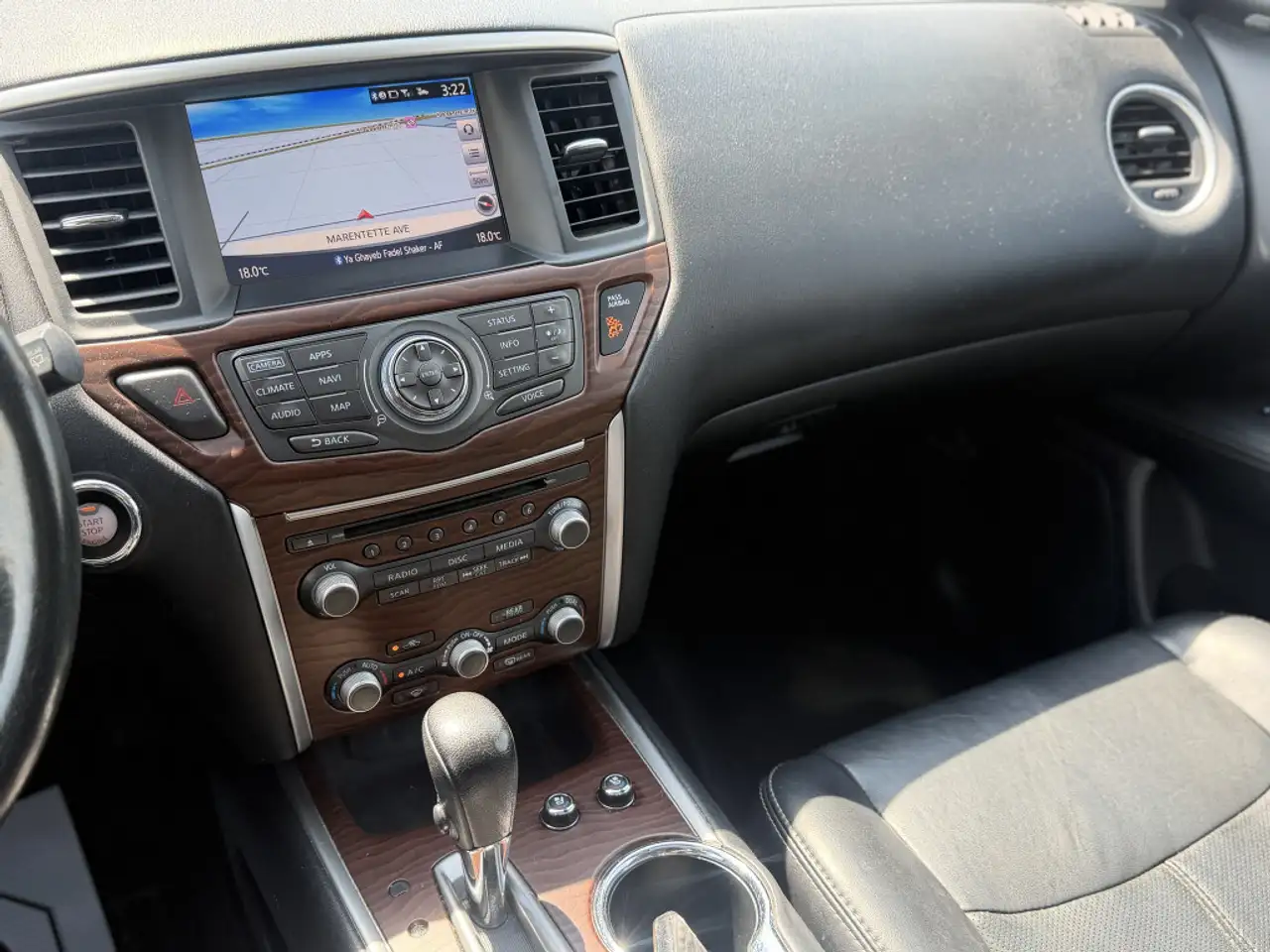 Nissan Pathfinder снимка Nissan Pathfinder