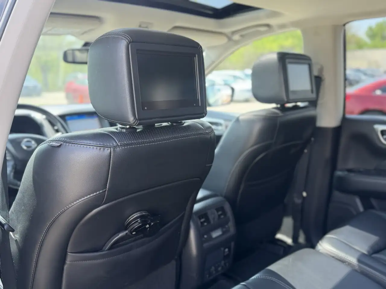 Nissan Pathfinder снимка Nissan Pathfinder