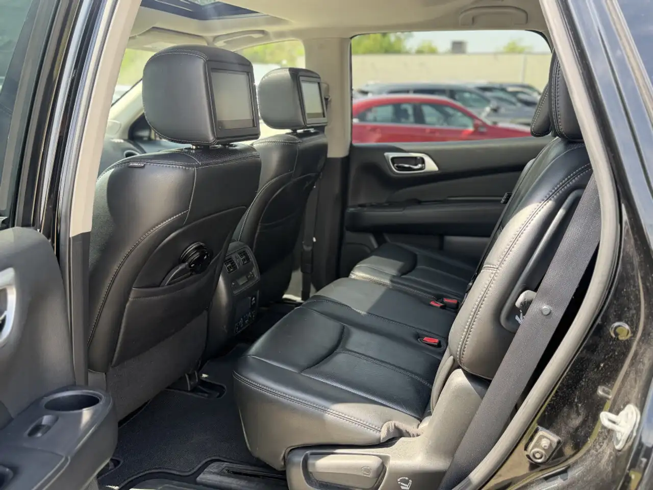 Nissan Pathfinder снимка Nissan Pathfinder