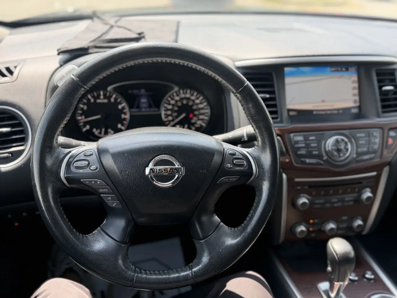 Nissan Pathfinder снимка Nissan Pathfinder