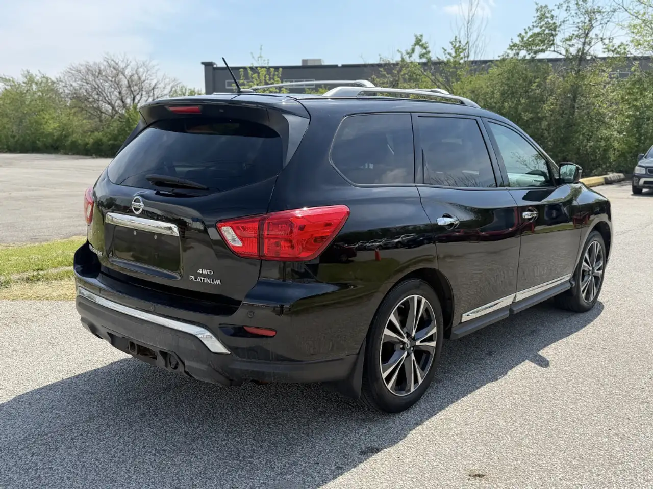 Nissan Pathfinder снимка Nissan Pathfinder