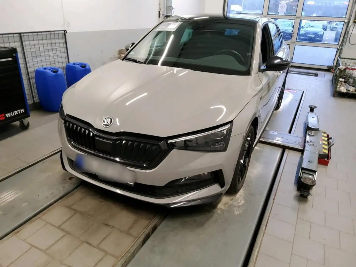 Skoda Scala 1.0 TSI Monte Carlo Kessy Kamera Assist Grijs - 2