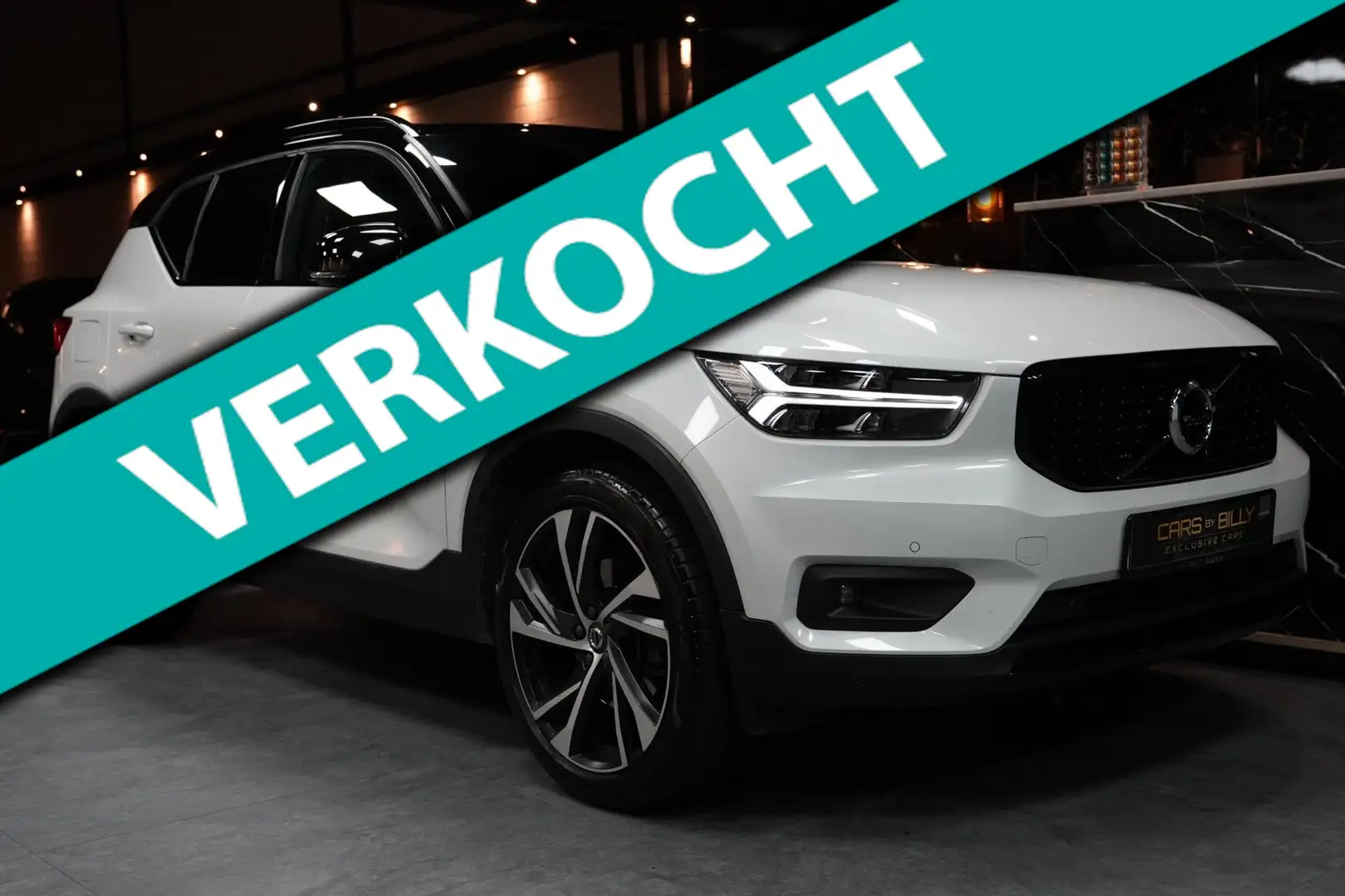 Volvo XC40 2.0 T4 AWD RSDESIGN|PANO|CLIMA|VIRTUEEL Wit - 1