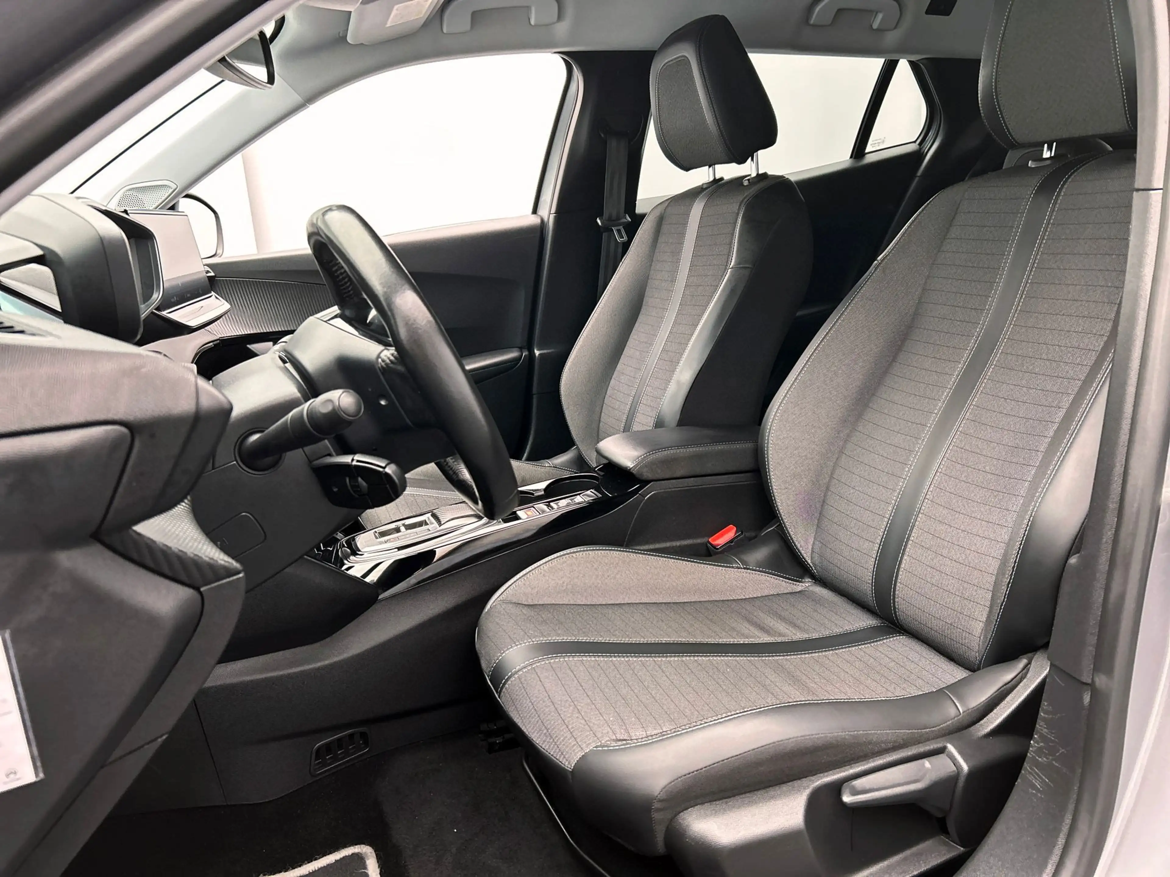 Peugeot e-2008 EV Allure Pack 50 kWh | SOH 90% | Origineel NL | C — photo 7