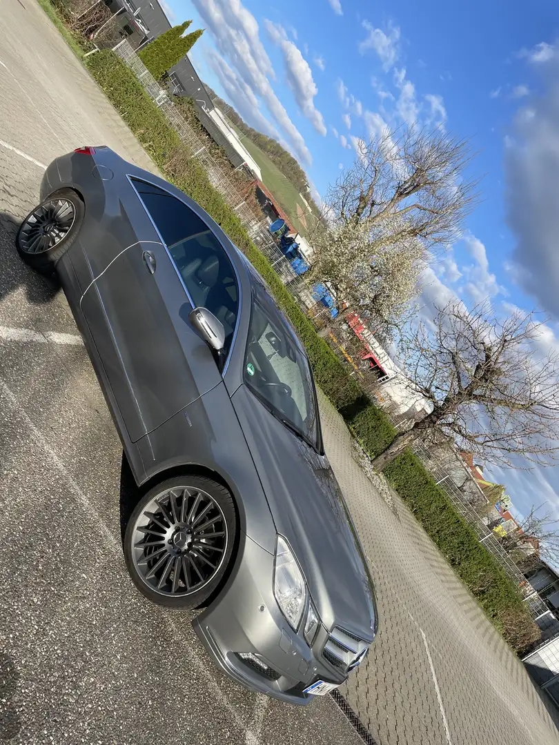 Mercedes-Benz E 250 E 250 CGI BlueEfficiency (207.347) Šedá - 1