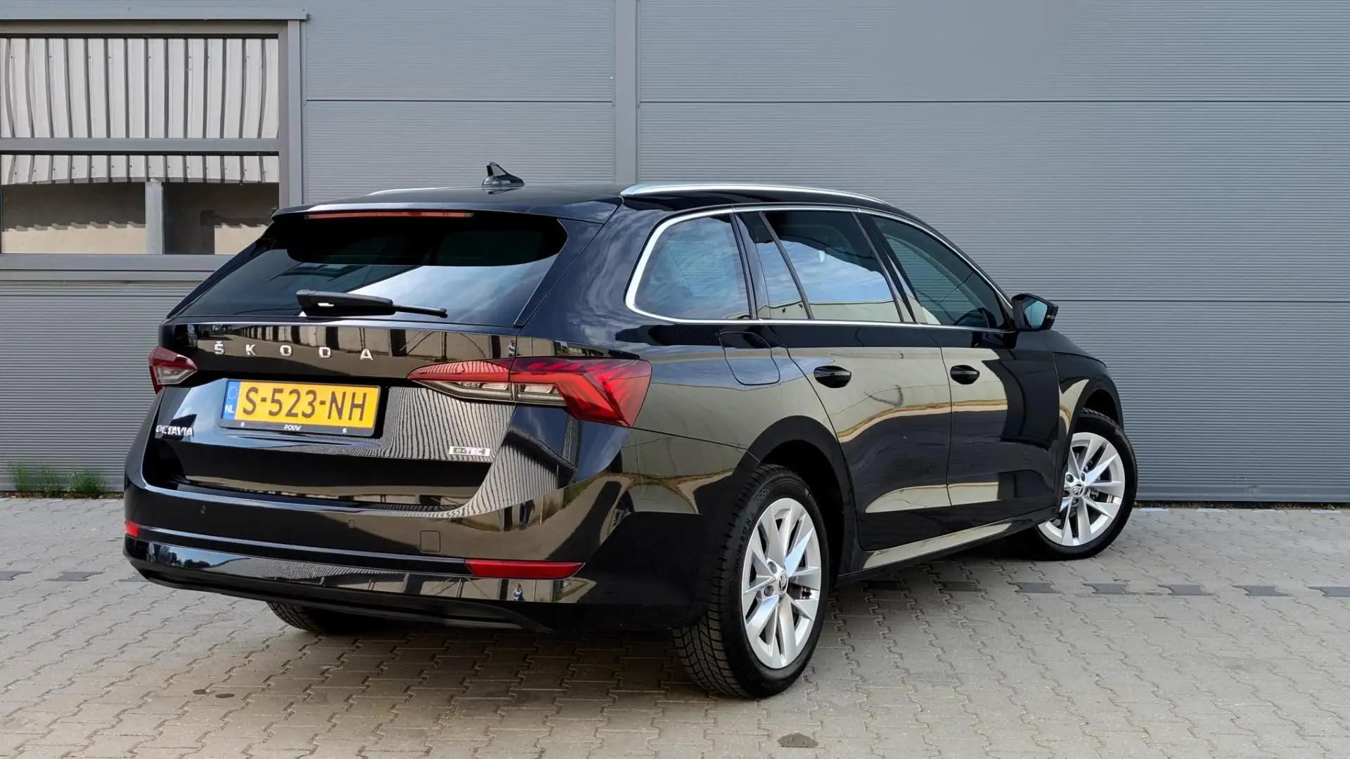 Skoda Octavia Combi 1.5 e-TSI 150pk DSG Business Edition Plus | Negro - 2