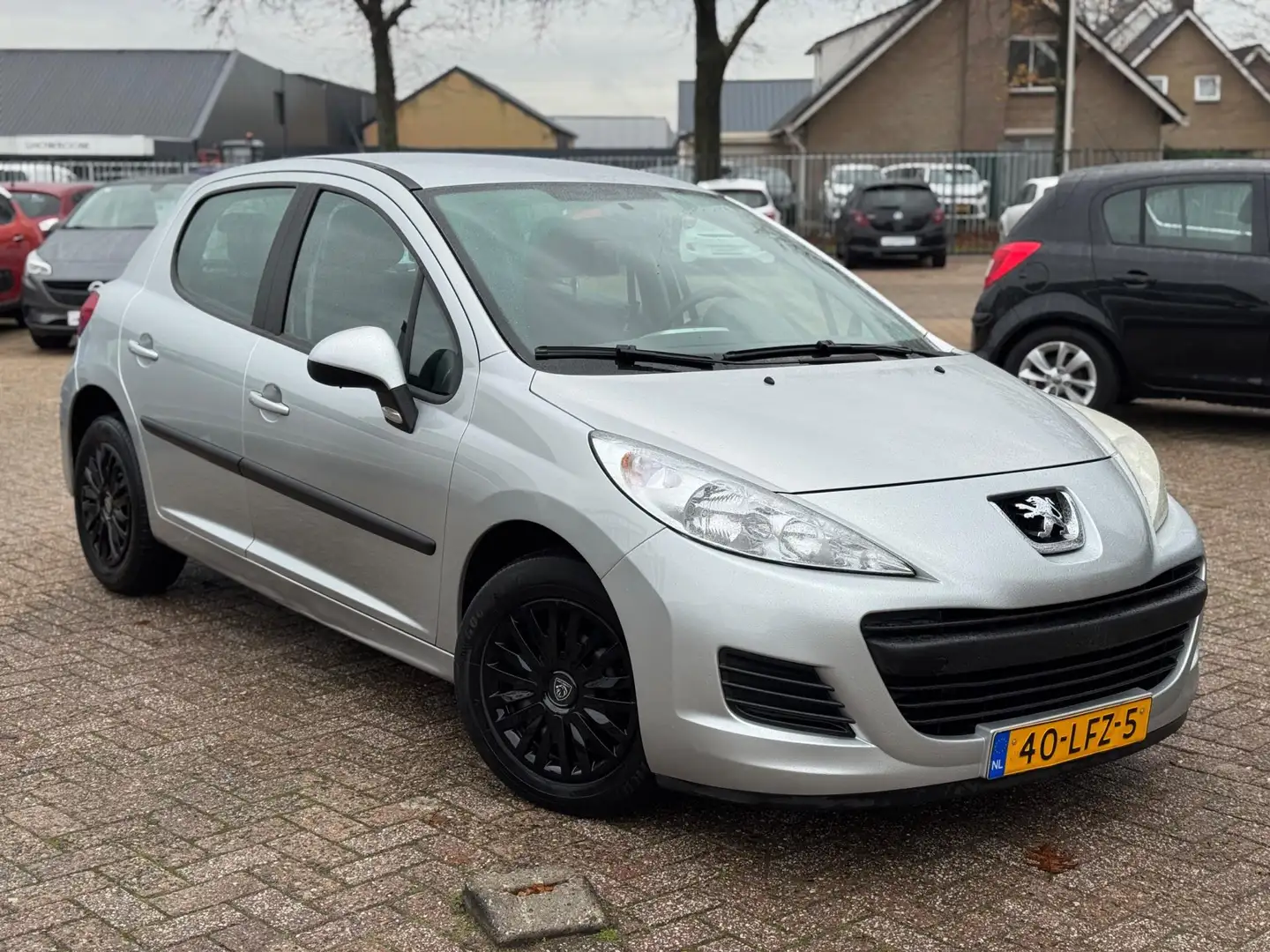 Peugeot 207 1.4 VTi X-Line AIRCO CRUISE CTRL NAP 98DKM Gris - 2