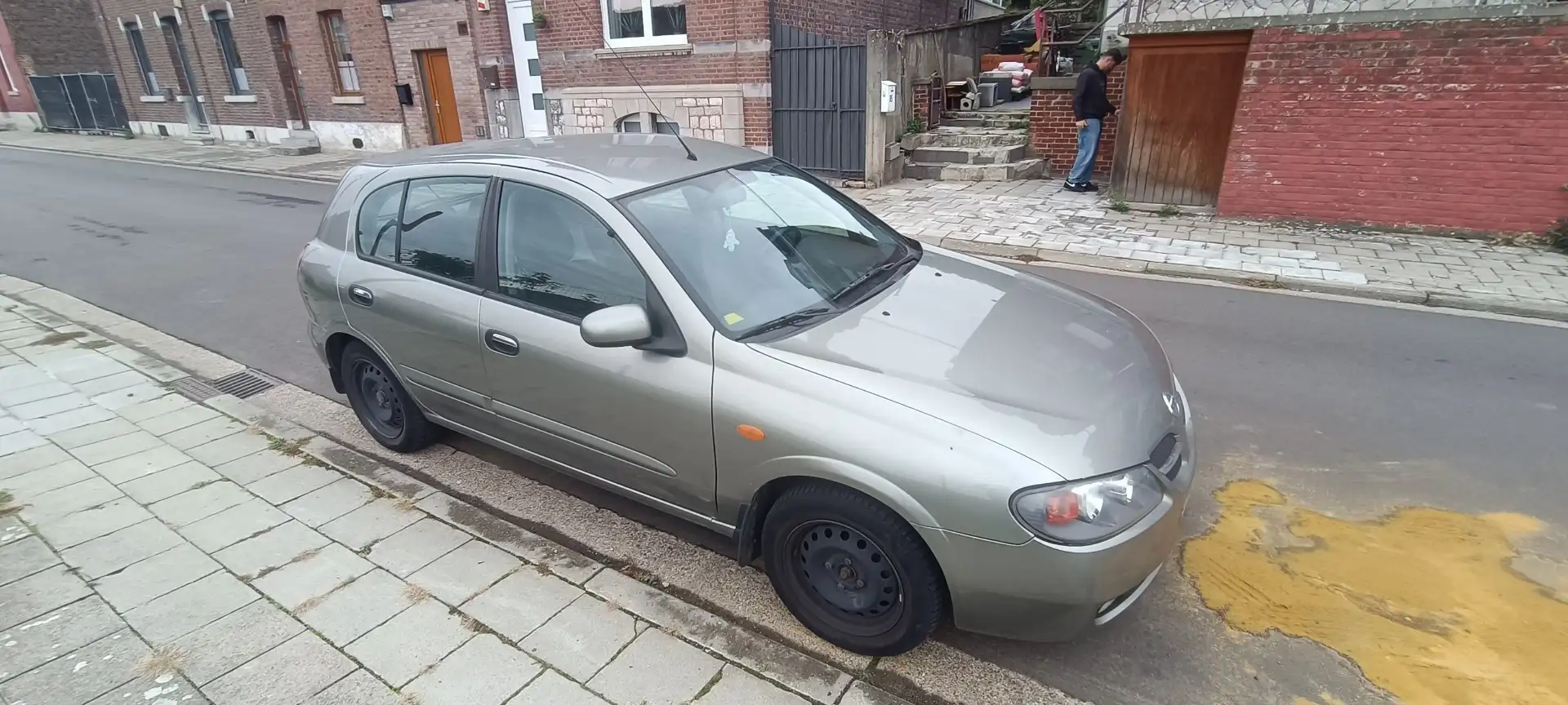 Nissan Almera 1.5i n16 - 2