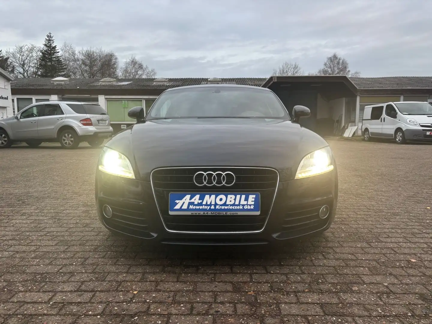 Audi TT Coupe 2.0 TFSI Leder Bi-Xenon SHZ 18" Schwarz - 2