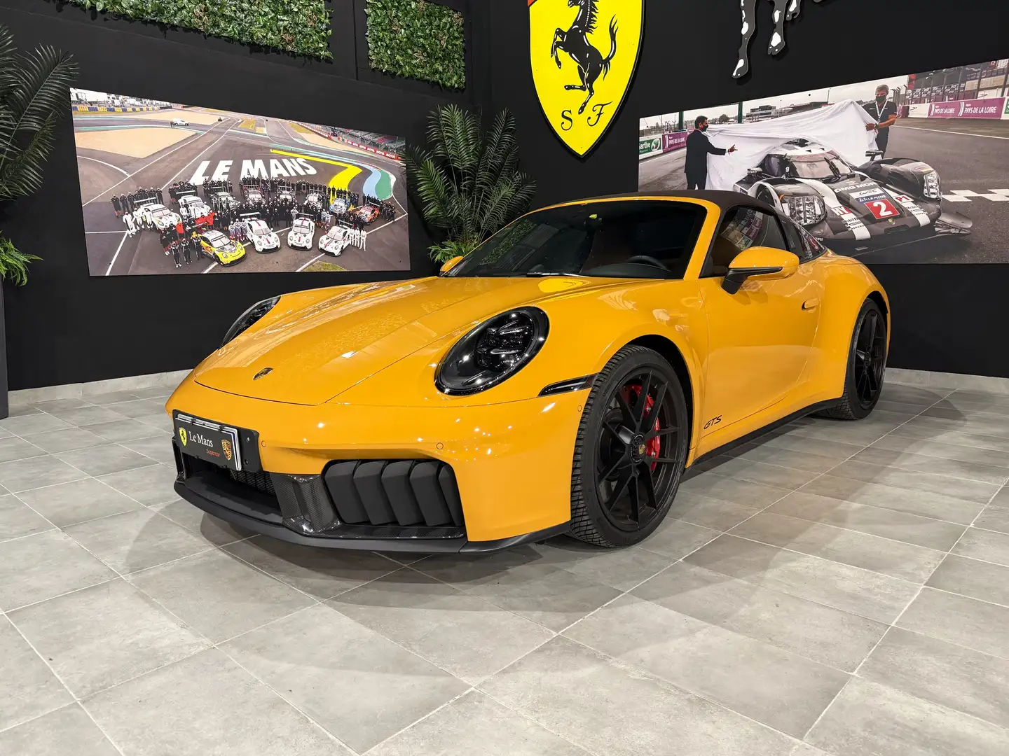 Porsche 992 911 Targa 3.0 4 GTS auto *I.V.A.22%* Giallo - 1