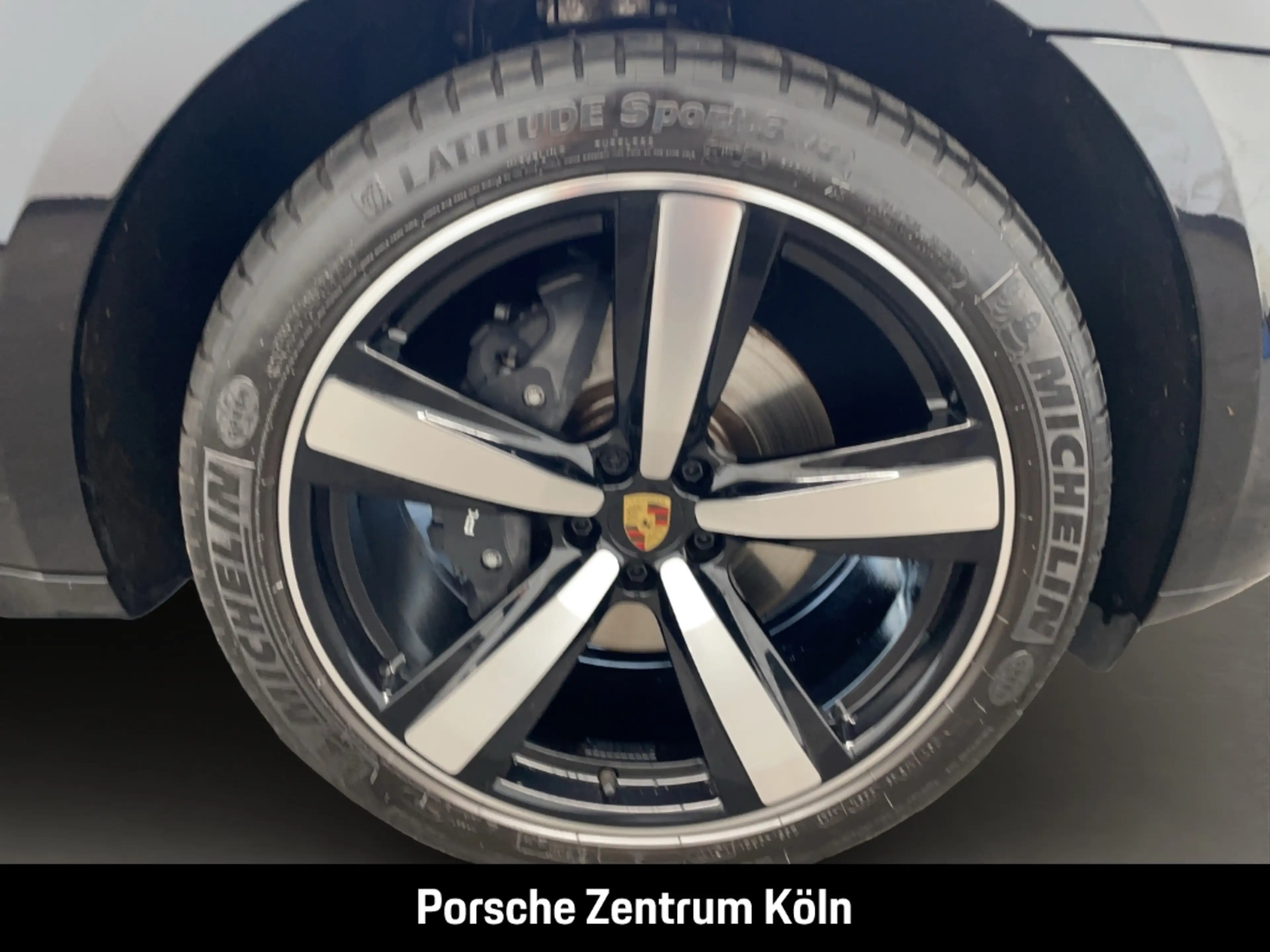 Porsche Macan Sportabgas Surround-View BOSE PASM 21-Zoll — photo 9