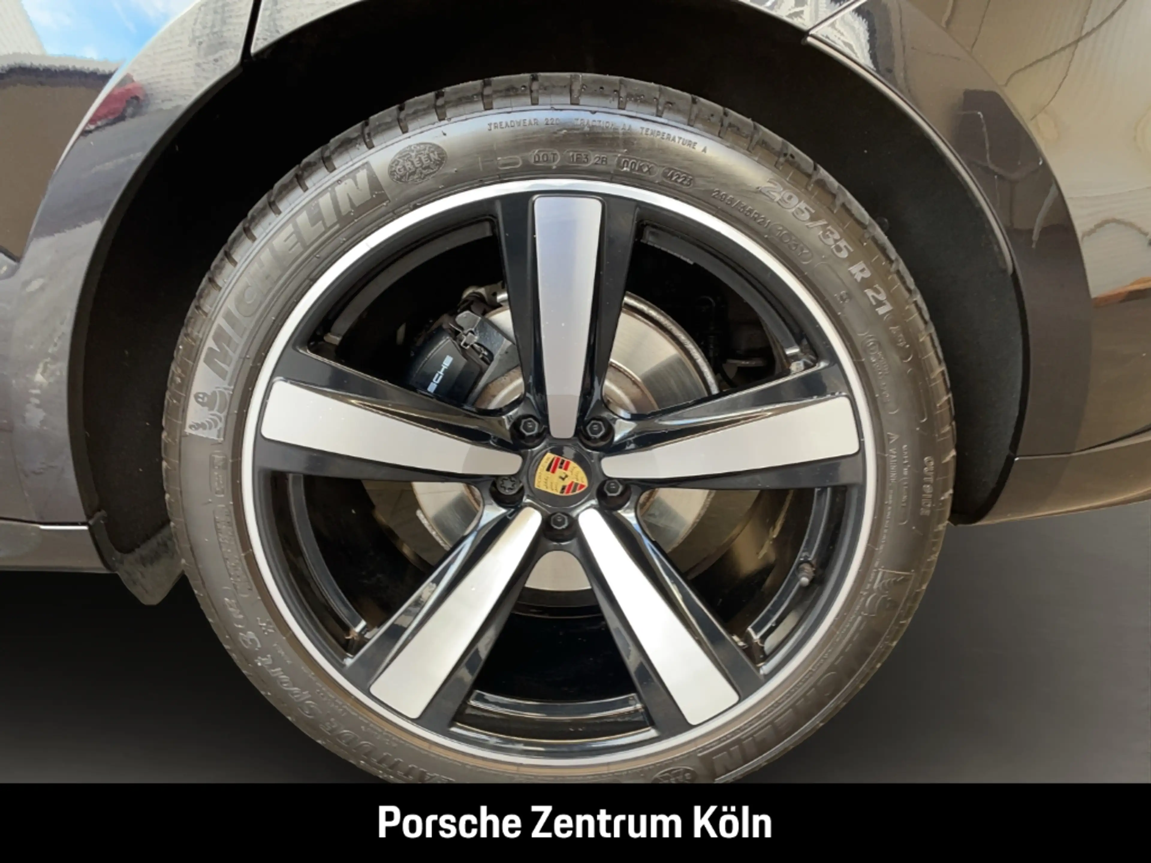 Porsche Macan Sportabgas Surround-View BOSE PASM 21-Zoll — photo 11