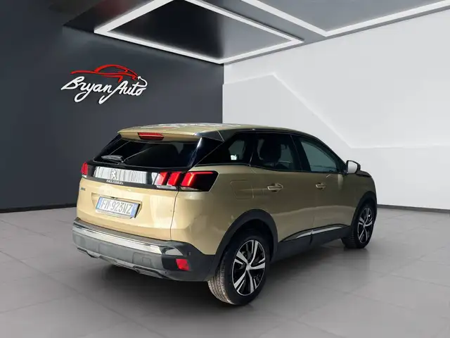 Peugeot 3008 view 5
