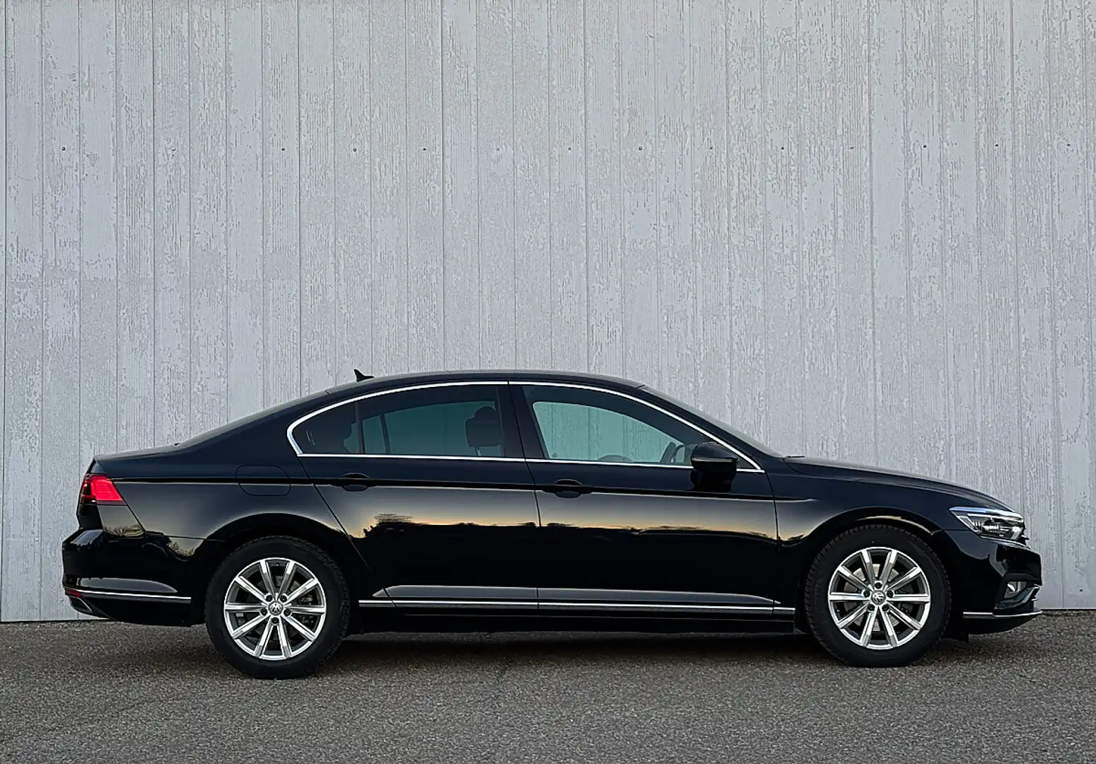 Volkswagen Passat Elegance 1,5 TSI Schwarz - 2