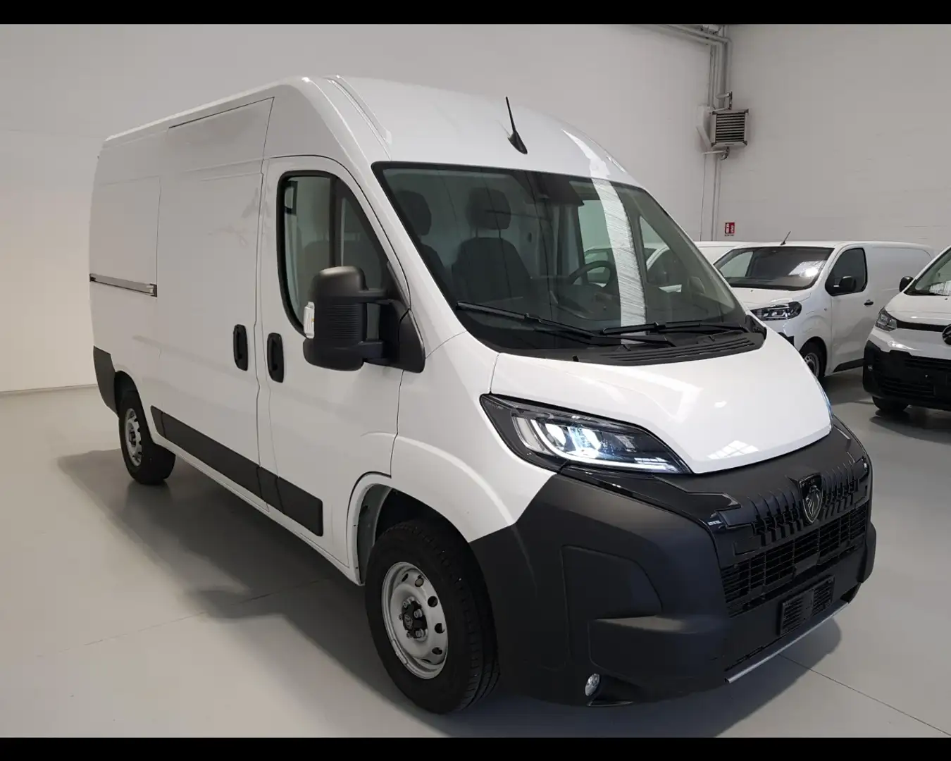 Peugeot Boxer 335 2.2 BlueHDi 140 S&S PM-TM Furgone Bílá - 1