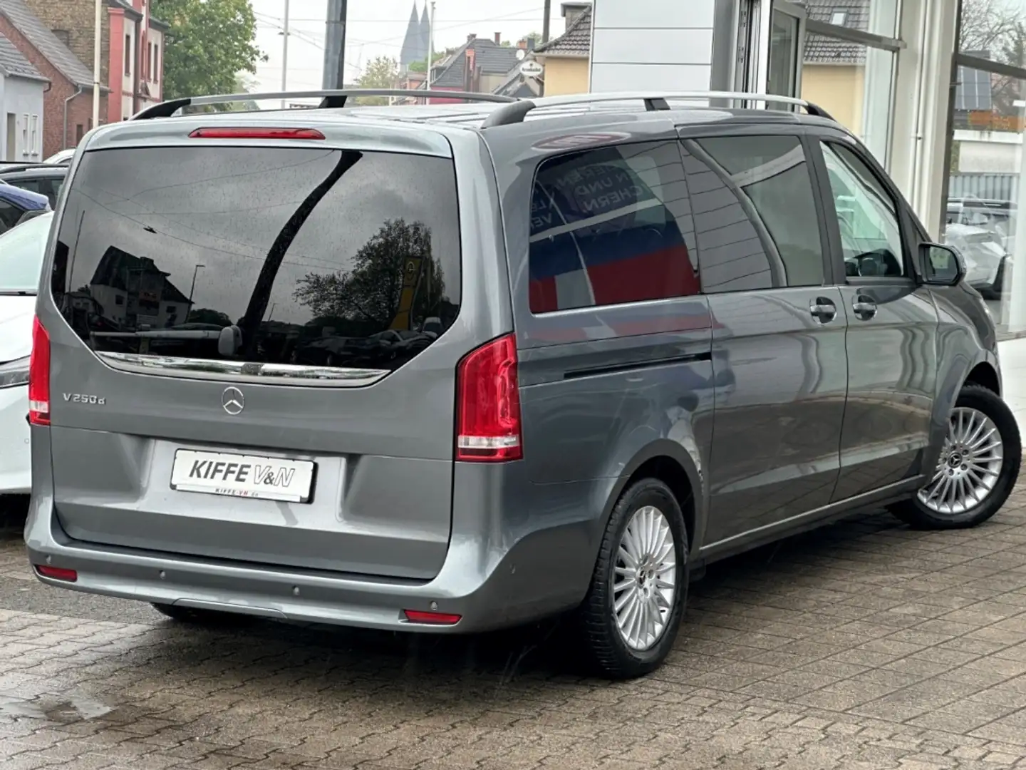 Mercedes-Benz V 250 d EDITION lang ILS NAVI KAMERA TISCH 7-STZ Grau - 2
