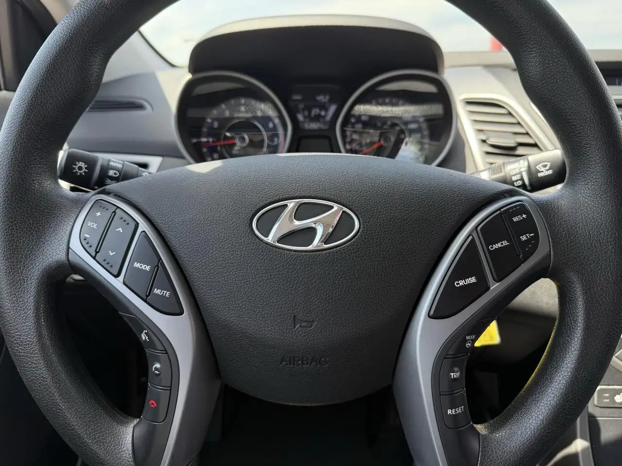 Hyundai ELANTRA снимка Hyundai ELANTRA