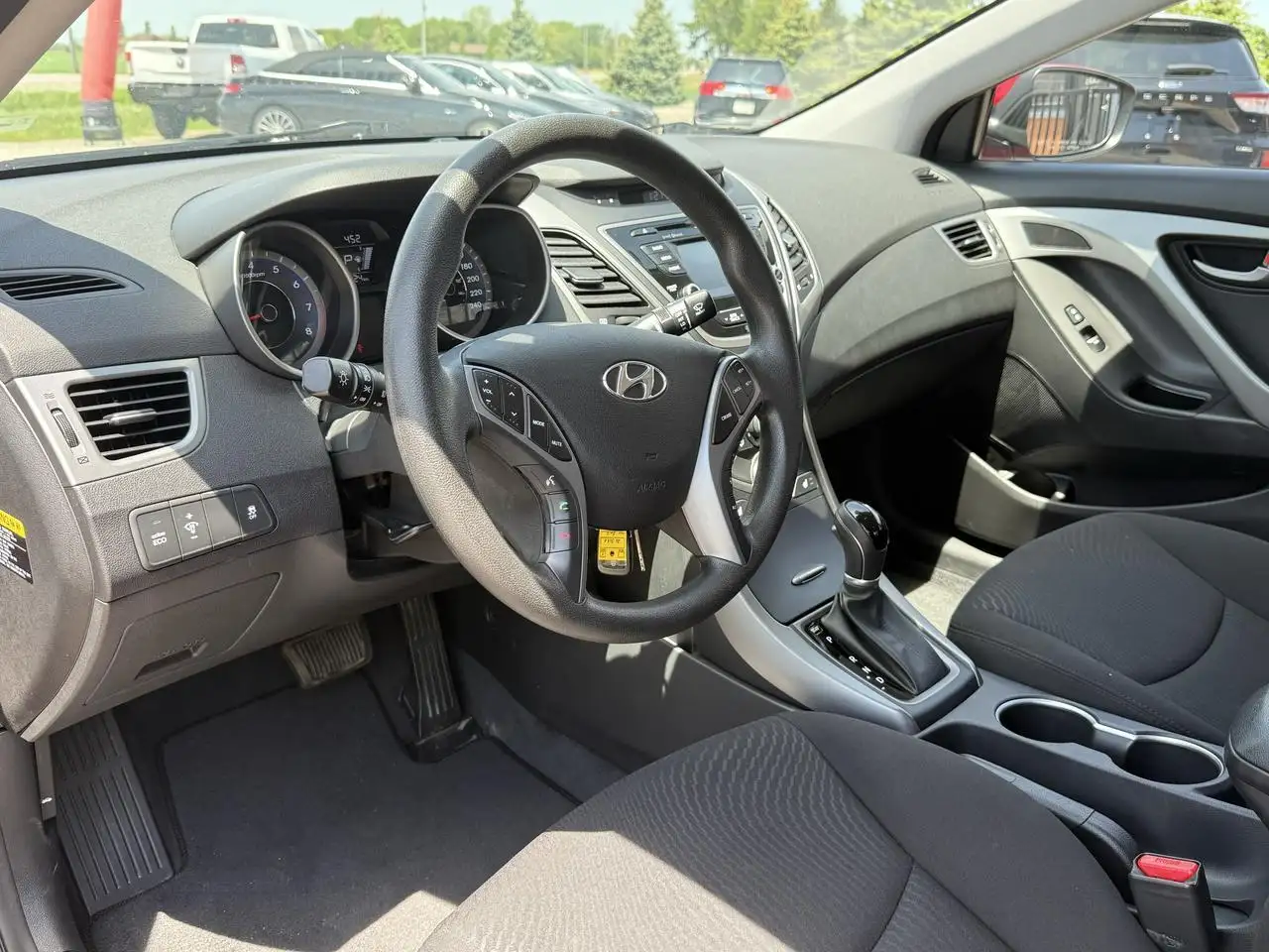 Hyundai ELANTRA снимка Hyundai ELANTRA