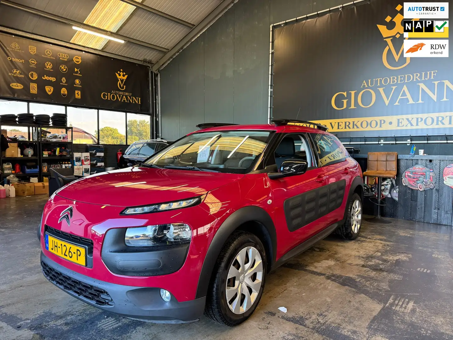 Citroen C4 Cactus 1.2 PureTech Feel INRAULEN MOGELIJK Rood - 1