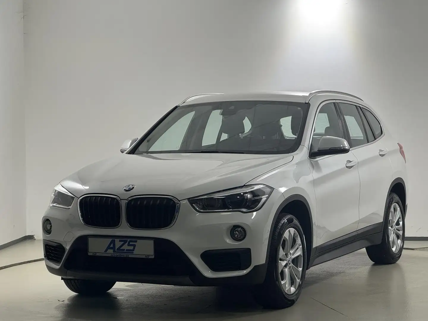 BMW X1 2.0i xDrive Advantage LED Tempomat 1.Hd Weiß - 2