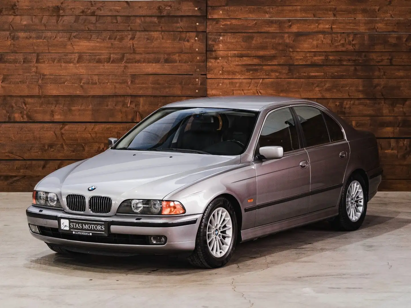 BMW 540 i V8 E39 LIMOUSINE*AUTOMATIK*SCHECKHEFT*BRD srebrna - 2