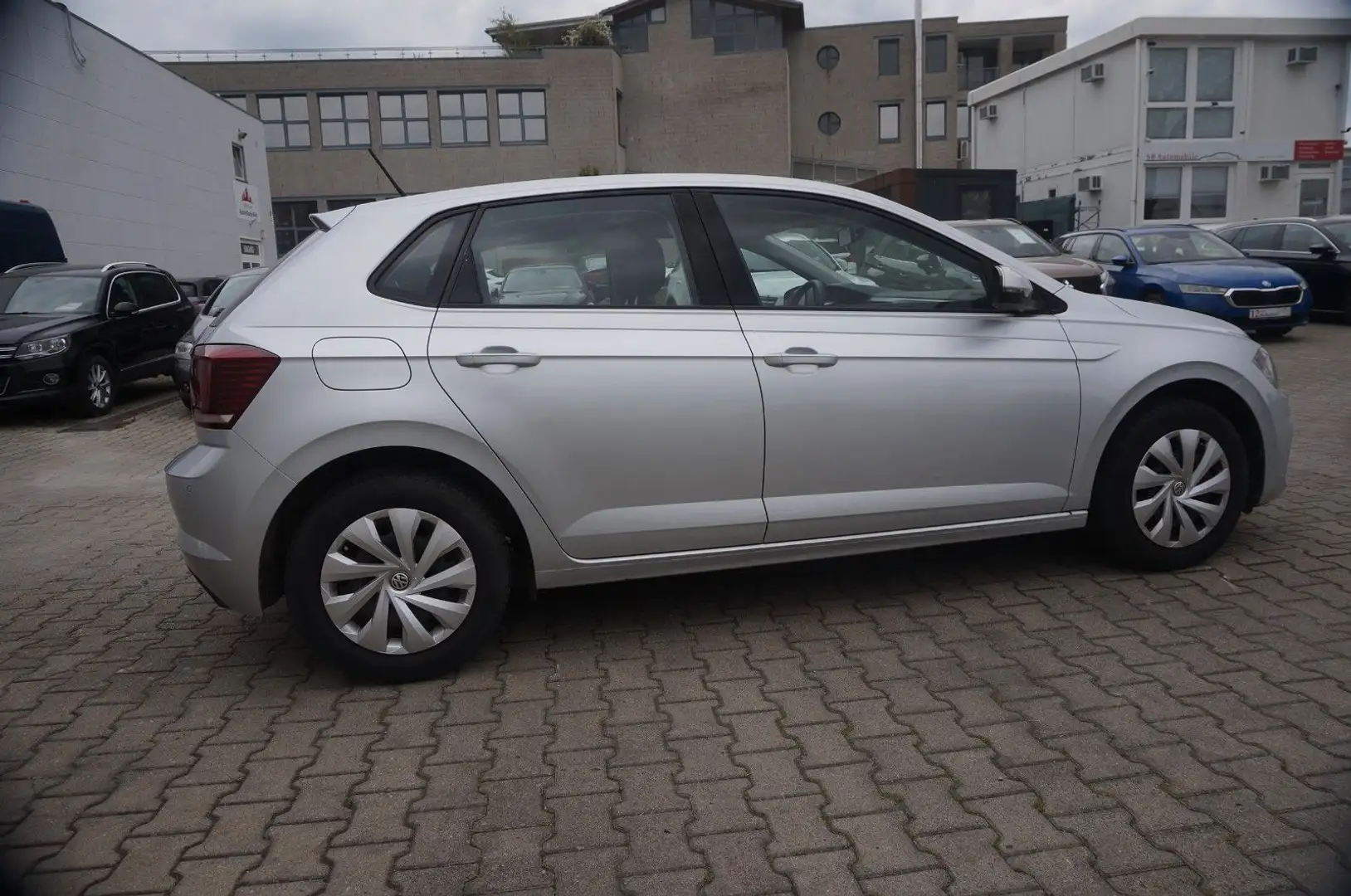 Volkswagen Polo VI Comfortlin*NAVi*PDC*SZHG*Android/CarPlay Silber - 1