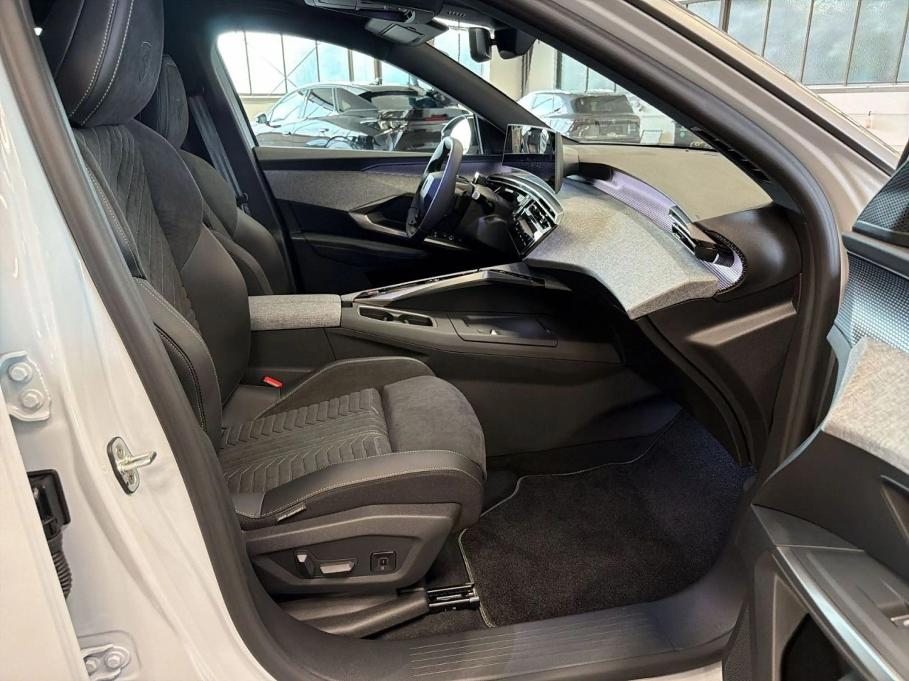 Peugeot 5008 GT Exclusive — photo 13
