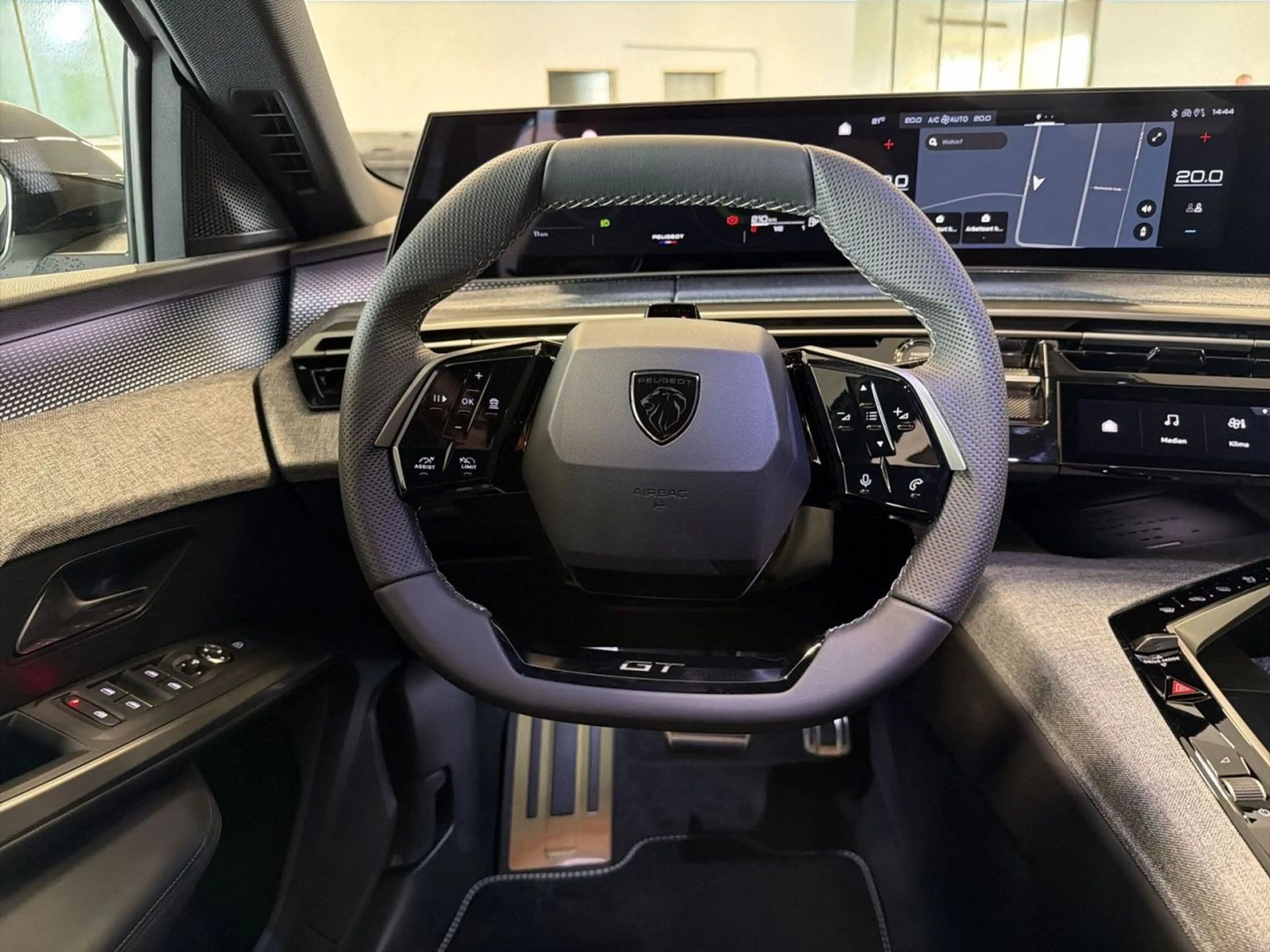 Peugeot 5008 GT Exclusive — photo 9