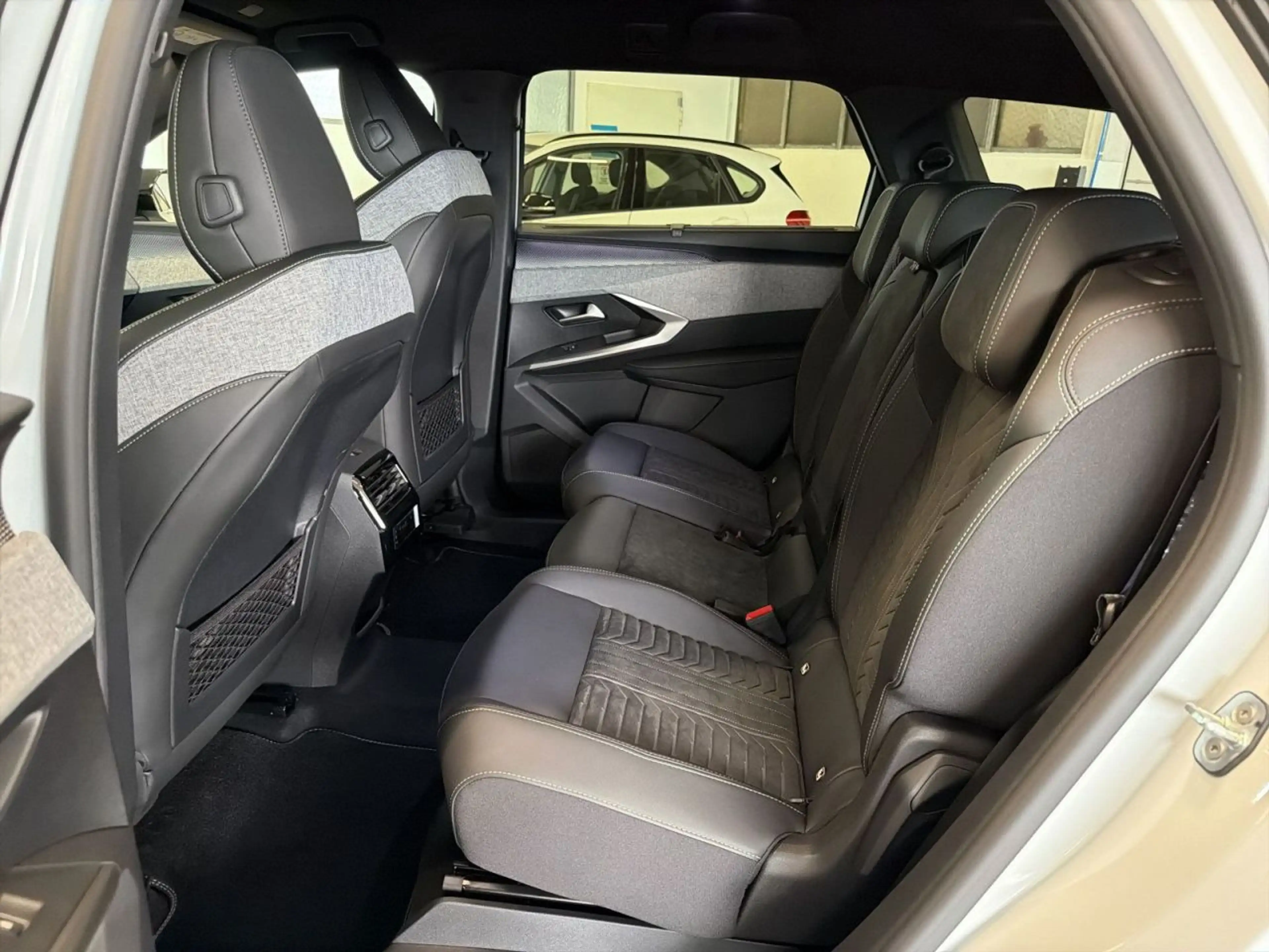 Peugeot 5008 GT Exclusive — photo 15