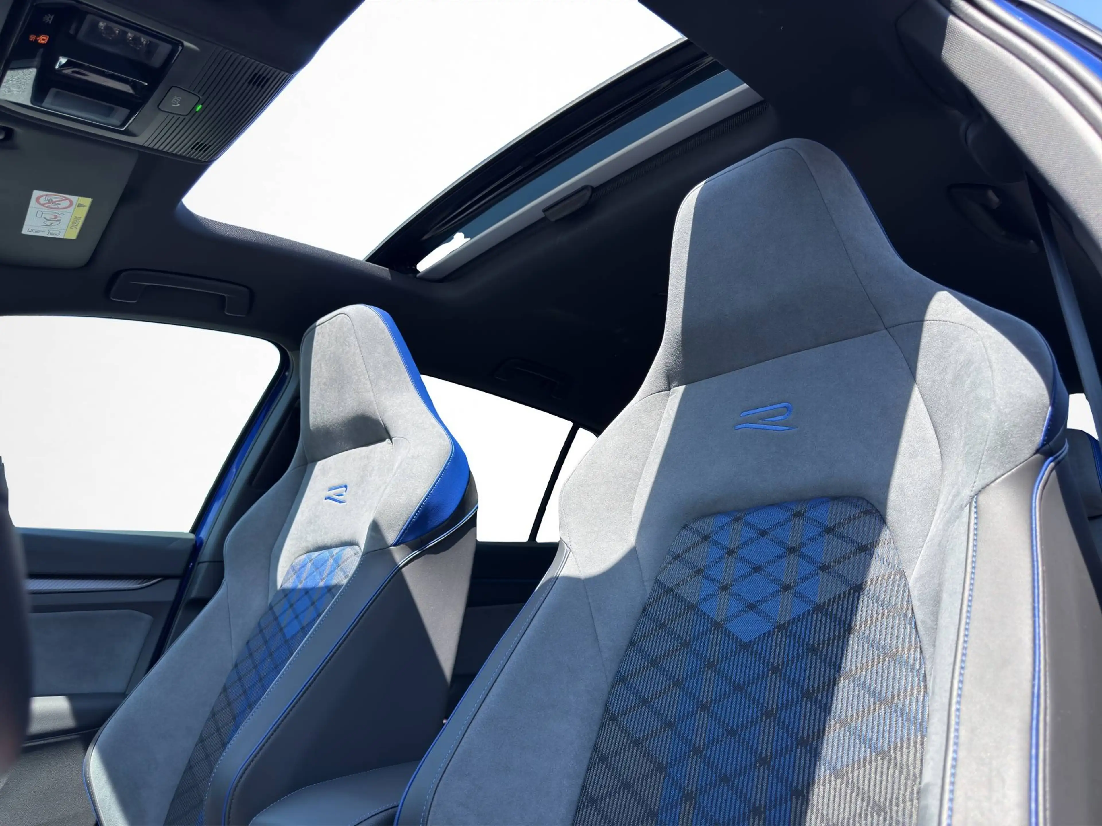 Volkswagen Golf R 2.0 TSI 333PK 4Motion Black Edition DSG•PANO•H&K SOUND•IQ LED-Matrix•Trekhaak — photo 4