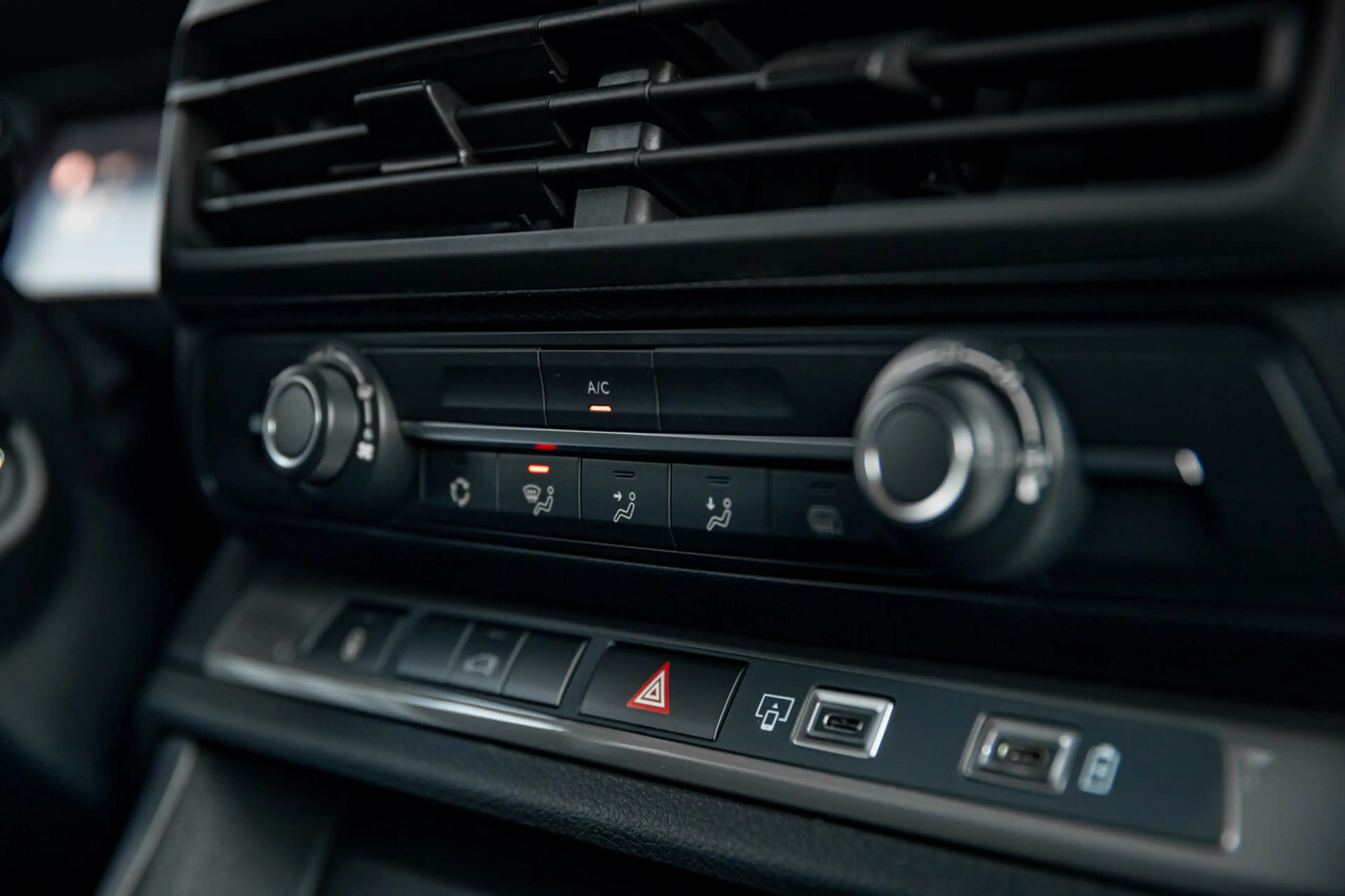 Opel Vivaro L2 | 120 PK MT6 | 3-zit | Navi | Camera | Vloer... — photo 8