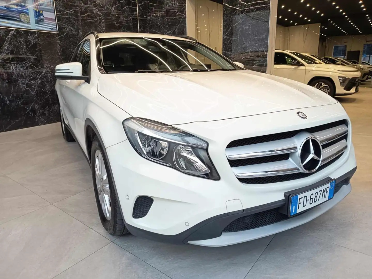Mercedes-Benz GLA 200 d Automatic 4Matic Premium Bianco - 2