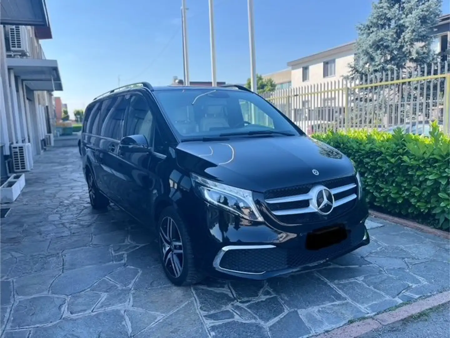 Mercedes-Benz V V Extralong 250 d Premium 4matic auto Fekete - 1