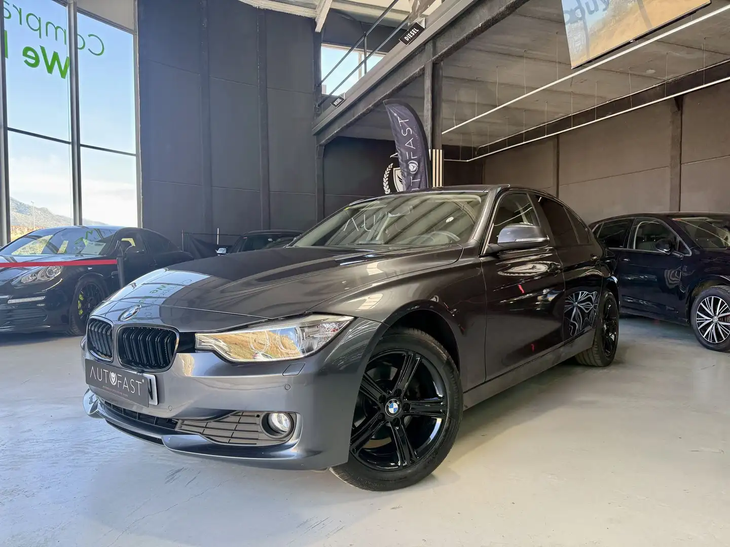 BMW 318 318d Sport Gris - 1
