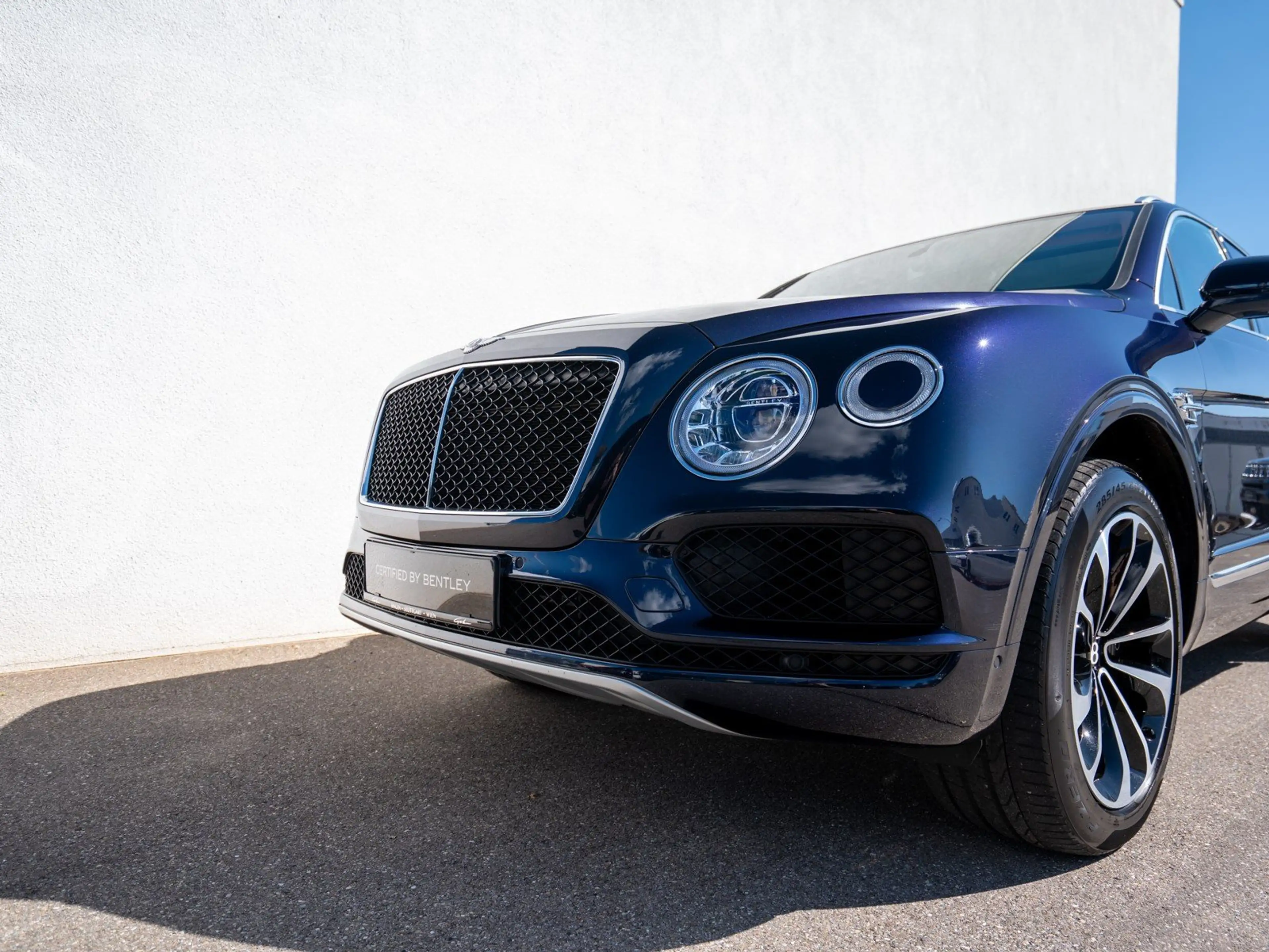 Bentley Bentayga Diesel — photo 9