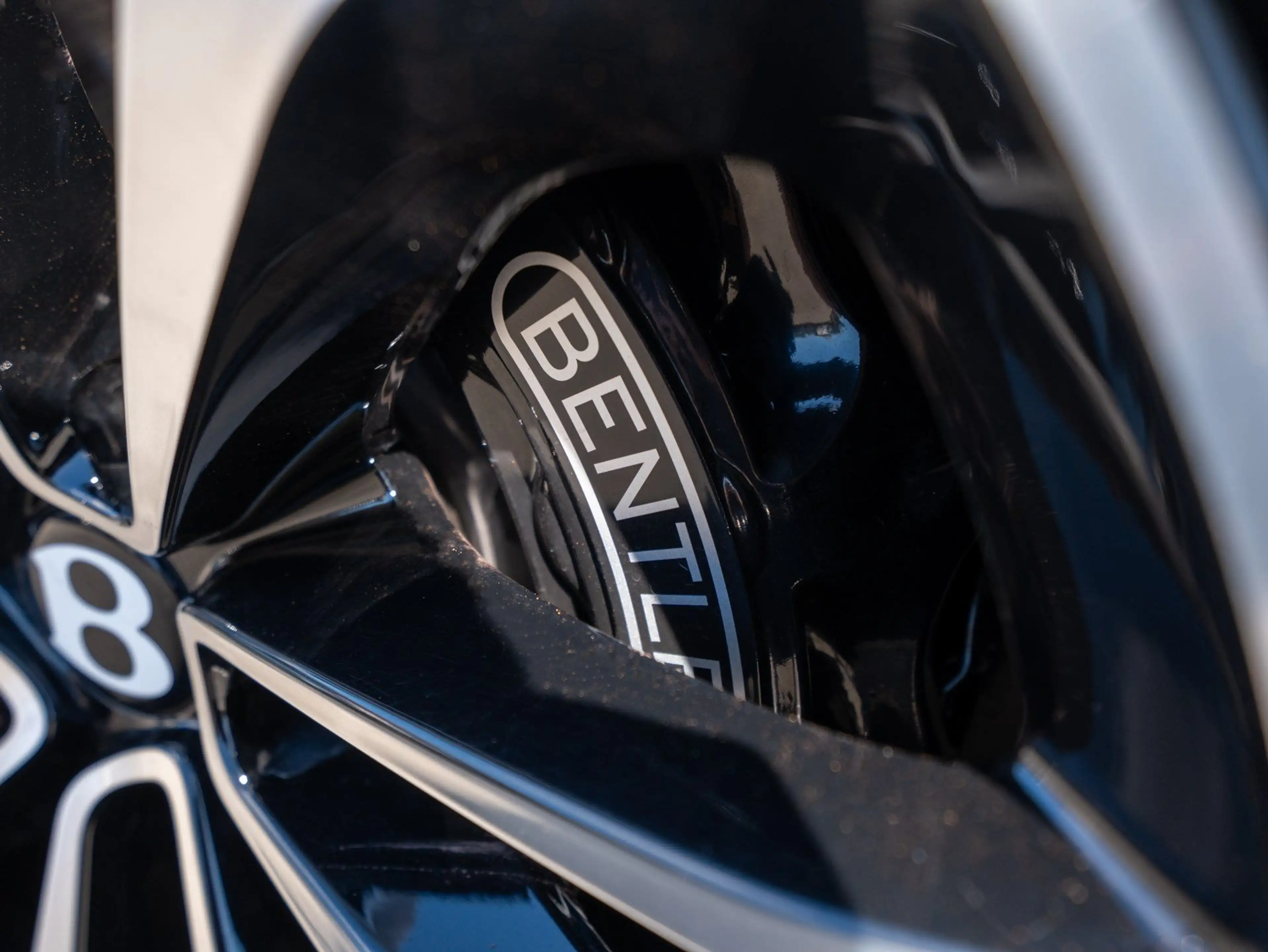 Bentley Bentayga Diesel — photo 10