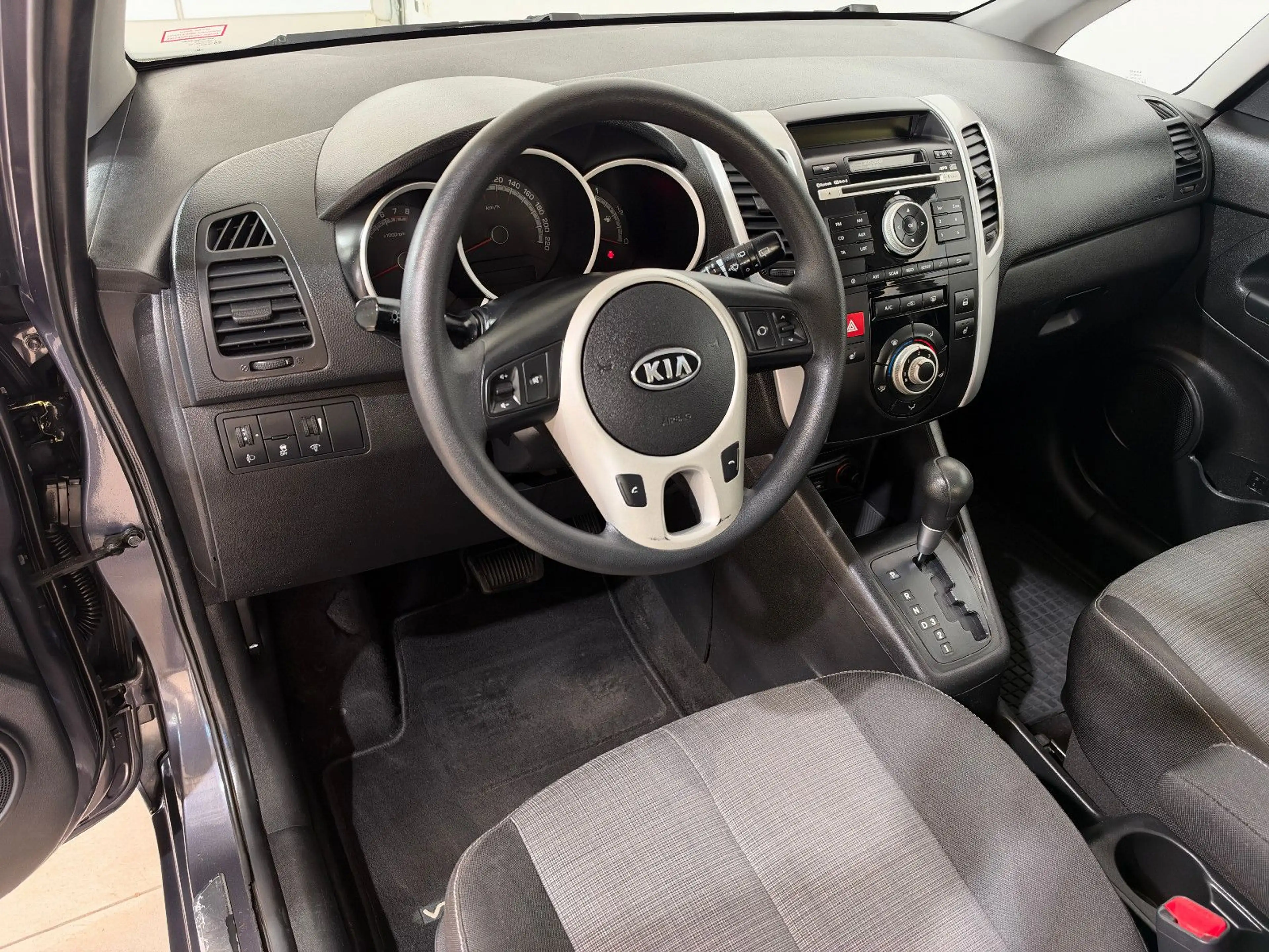 Kia Venga 1.6 Automatik — photo 9