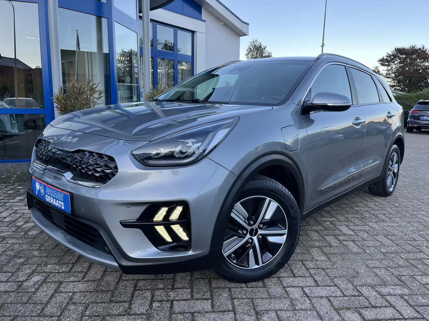Kia Niro 1.6 GDi PHEV DynamicPlusLine | 10 jaar garantie, D Gris - 1