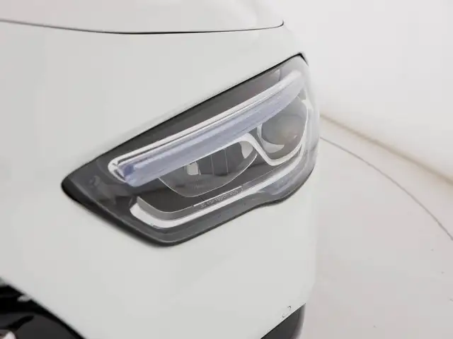Mercedes-Benz GLA view 8