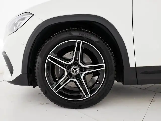 Mercedes-Benz GLA view 7