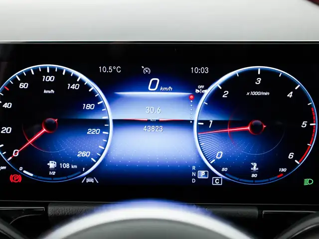 Mercedes-Benz GLA view 12